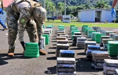 Panamá decomisa más de 5.5 toneladas de drogas y detiene a 13 extranjeros