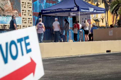 Donald Trump y Jill Biden, a la caza de indecisos y demorados en votar en Florida
