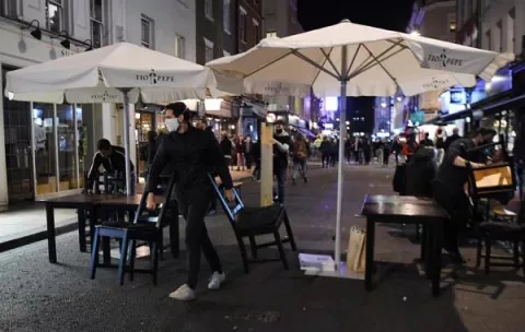 Navidad en Europa, entre restricciones y un descenso lento de los casos de la COVID-19