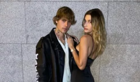  Hailey Bieber desmiente los rumores de embarazo