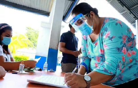 Tercer pago de la beca universal será en enero y con boletín en mano