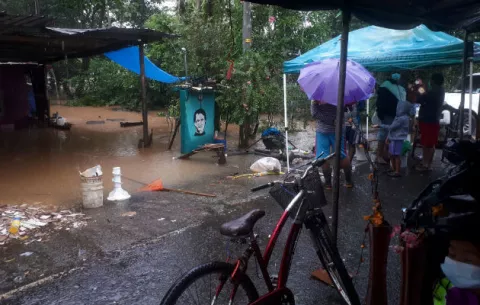 Casas inundadas en Veraguas y desprendimiento de techo en Colón debido a las intensas lluvias