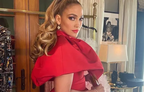 Jennifer López posa sin ropa en la portada de su nuevo trabajo musical