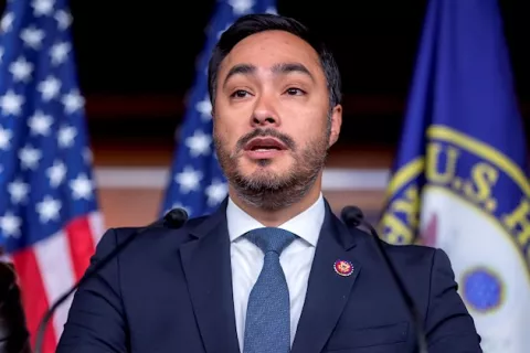 Congresistas latinos elogian a Joe Biden por ganar la batalla por el alma de Estados Unidos