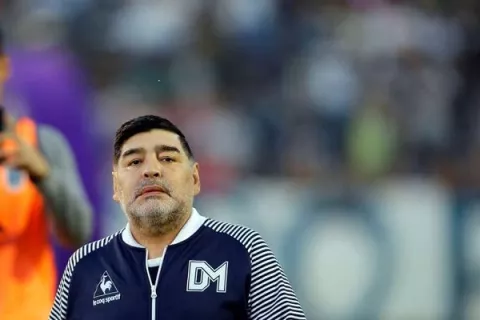 Diego Maradona en buen estado y quieren llevarlo a una casa, dice su médico