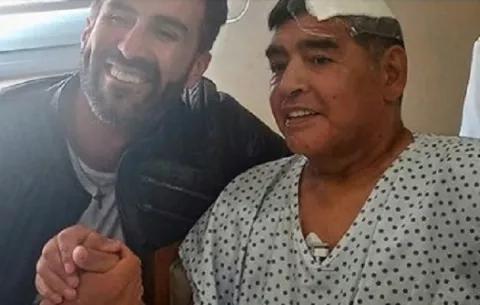Médico de Maradona se defiende: 'No soy el responsable de todo esto, era como un padre para mí'