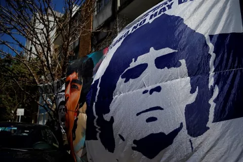 Maradona recibe voces de apoyo por su operación de un hematoma en la cabeza