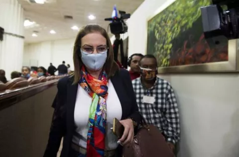 Parlamento de Nicaragua destituye como diputada a la esposa del expresidente Arnoldo Alemán