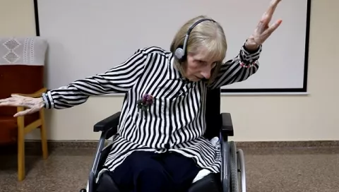 La impresionante reacción de Marta Cinta, bailarina de ballet con Alzheimer, al escuchar 'El Lago de los Cisnes'