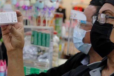 Minsa decomisa varios medicamentos sin registro sanitario y con venta suspendida en Albook Mall