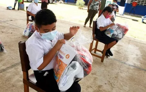 Período escolar 2021 implementará clases semipresenciales y dos años en uno