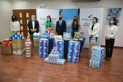 Entregan ayuda humanitaria para atender la emergencia generada por los huracanes Eta e Iota en Panamá