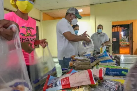 Natariegos recolectan alimentos para ayudar a los damnificados en Chiriquí