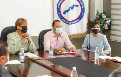 Naviera acuerda con transportistas de carga no inmiscuirse en el transporte terrestre 