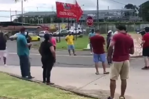 Moradores de varias barriadas en La Chorrera cierran las calles exigiendo agua potable