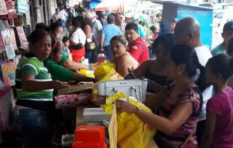 Puestos de buhonería en Penonomé están en manos de funcionarios y un exalcalde