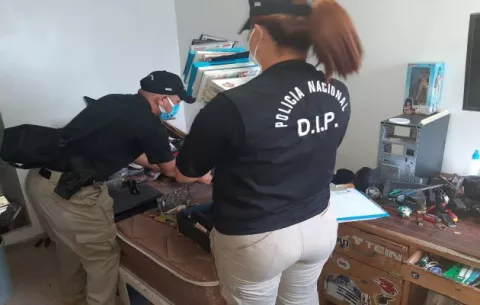 Policía Nacional realiza siete allanamientos en la ciudad de Panamá y La Chorrera para desmantelar red internacional de pornografía infantil
