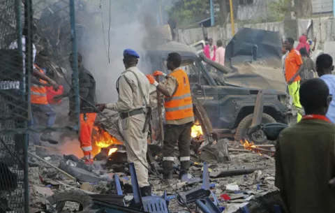 Mueren al menos 6 personas en un ataque suicida en un restaurante en Somalia