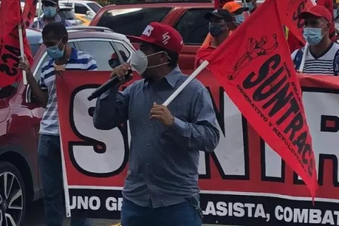 Suntracs protesta en el Mitradel y en otras provincias en contra de la suspensión de contratos 