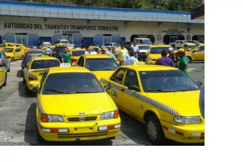 Llegan a acuerdo taxistas y la ATTT para poder circular en las calles a nivel nacional
