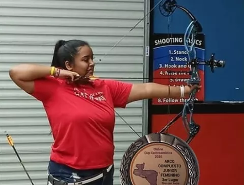 Panameña Alexandra Cleghorn  gana  bronce en el Centroamericano Tiro con Arco
