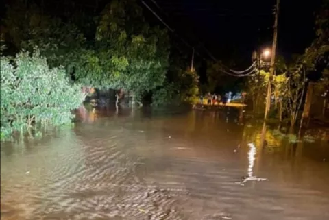 Se registran unas 25 casas afectadas y 70  personas afectadas por desborde del río Tonosí