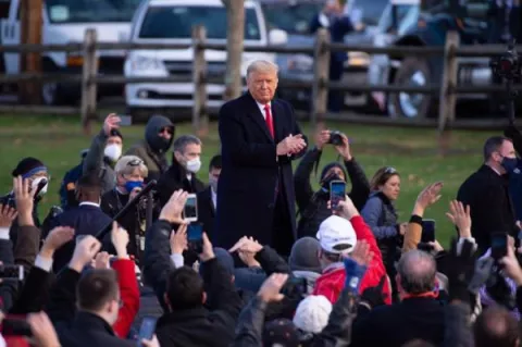 Donald Trump se muestra confiado en la victoria en medio de la jornada electoral