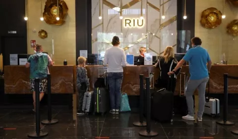 Las llegadas de turistas caerán un 50 por ciento globalmente en 2020