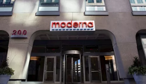 Farmacéutica Moderna anuncia vacuna con el 95 por ciento de efectividad
