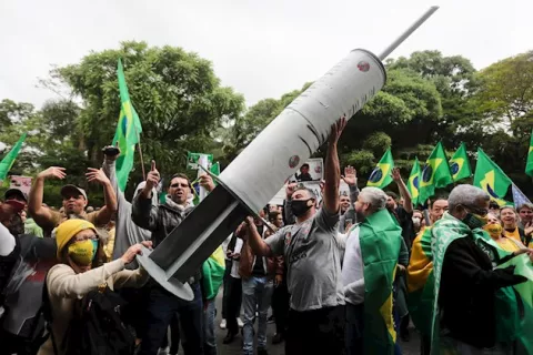 Bolsonaristas protestan contra obligatoriedad de vacuna para el coronavirus