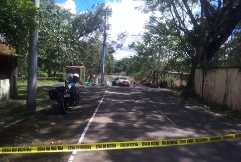 Investigan el hallazgo de un auto que estaba en el fondo de un río en Soná