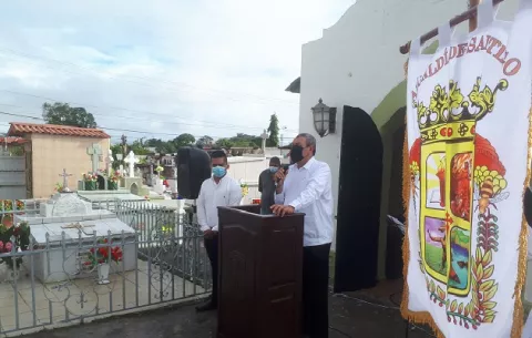 Autoridades alcaldicias y municipales de Veraguas honran a los difuntos