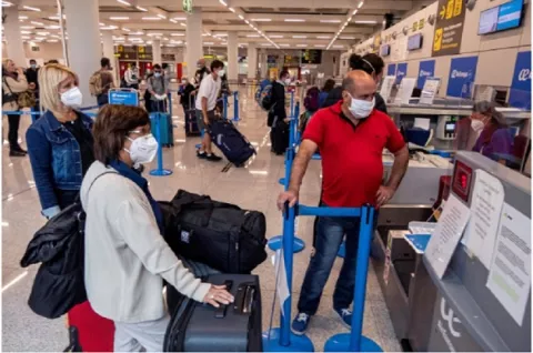 American Airlines prevé una caída de  la   demanda y reserva  