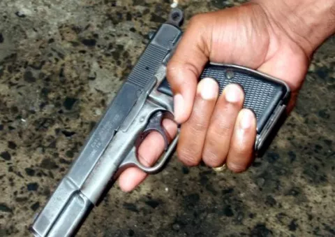 Policía hiere con arma de fuego a su compañero mientras forcejeaba con sospechoso en Las Mañanitas