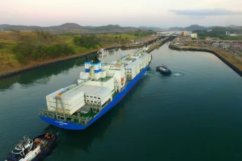 Cuatro barcos con banderas de Panamá y procedentes de Dubai realizan prácticas engañosas e ilícitas, según autoridades estadounidenses