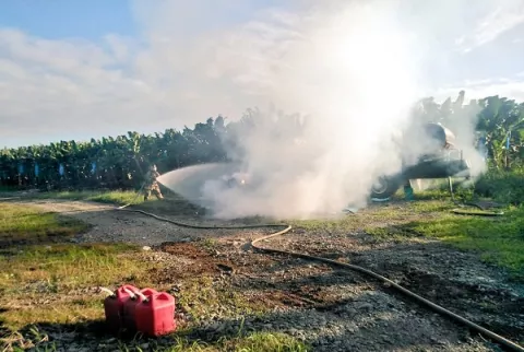 Un helicóptero de fumigación  cae sobre un camión en Changuinola, hay un herido de gravedad