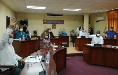 Concejales de La Chorrera solicitan anular bono digital a quienes participen en los "parking"