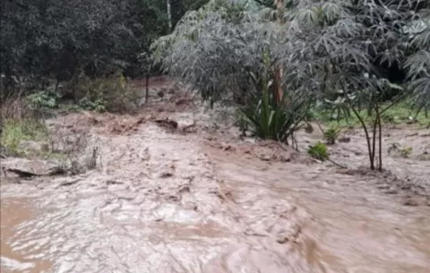 Reportan desbordamiento del Río Guisado en Río Sereno