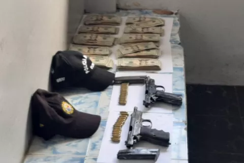 Ministerio Público incauta  más de 16 mil dólares, decomisan dos armas y detienen a dos personas en varios allanamientos en Colón