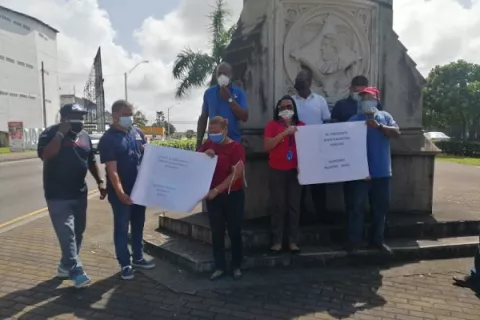 Trabajadores de la Autoridad Marítima en Colón protestan exigiendo bonos de productividad