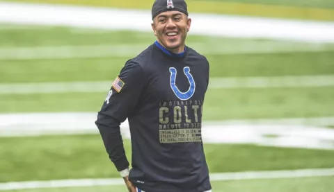 Pateador de los Colts regresa al campo, luego de que le operaran  un tumor canceroso
