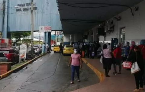 Solo quedan cuatro camas para pacientes COVID-19 en el hospital de la CSS en Colón