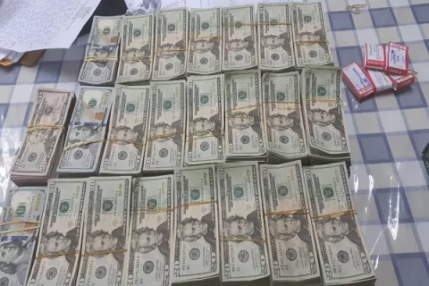 Policía incauta 334,466 dólares dentro de un automóvil en Condado del Rey