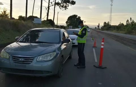 ¿Qué se espera para diciembre? Movilización hacia el interior deformó la meseta de COVID-19