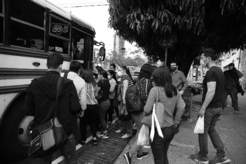 COVID-19: Desobediencia ciudadana y un liderazgo extenuado