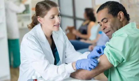 Ofrecen capacitación en vacunología a profesionales de la salud y estudiantes 