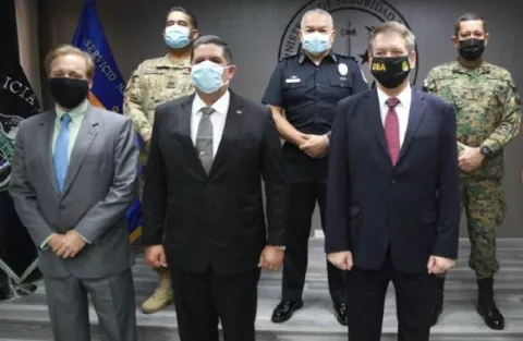 Procurador Eduardo Ulloa se reúne con administrador interino de la DEA, Timothy Shea