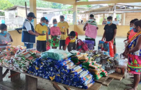 Recolectan víveres y ropa para familias de la etnia emberá que huyeron de la violencia en Colombia   