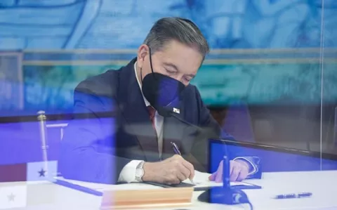 Presidente Laurentino Cortizo sanciona ley que regula las sociedades de emprendimiento en Panamá