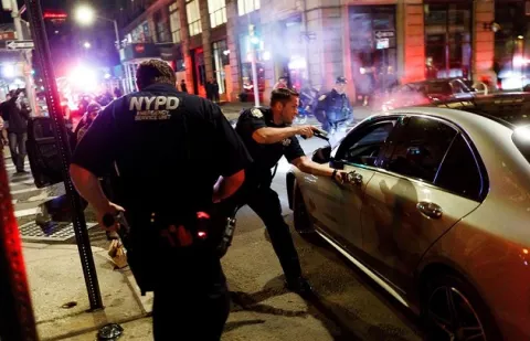 Pandemia de la COVID-19 dispara la violencia en Estados Unidos a niveles no vistos en décadas